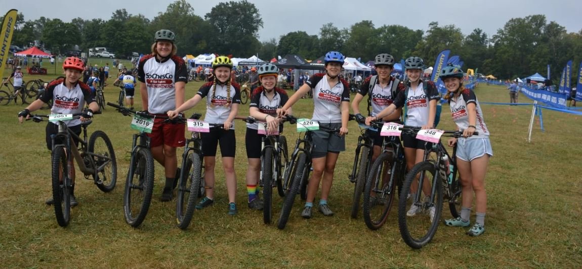 Wide team photo of SoChesco Hellbenders riders
